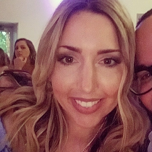 Meet your Posher, Karen - Picture 1 of 1